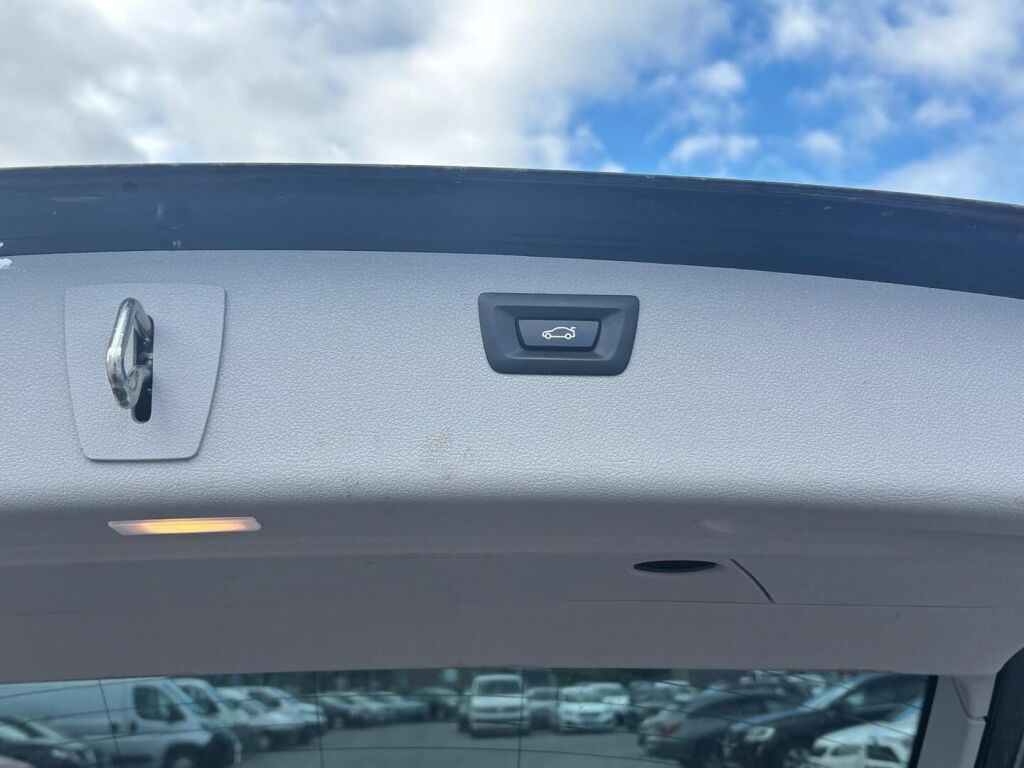 BMW 318 2017 Musta