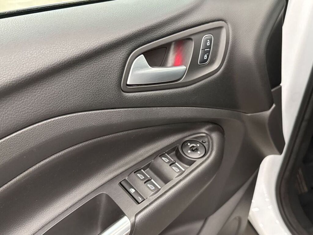 Ford Kuga 2017 Valkoinen