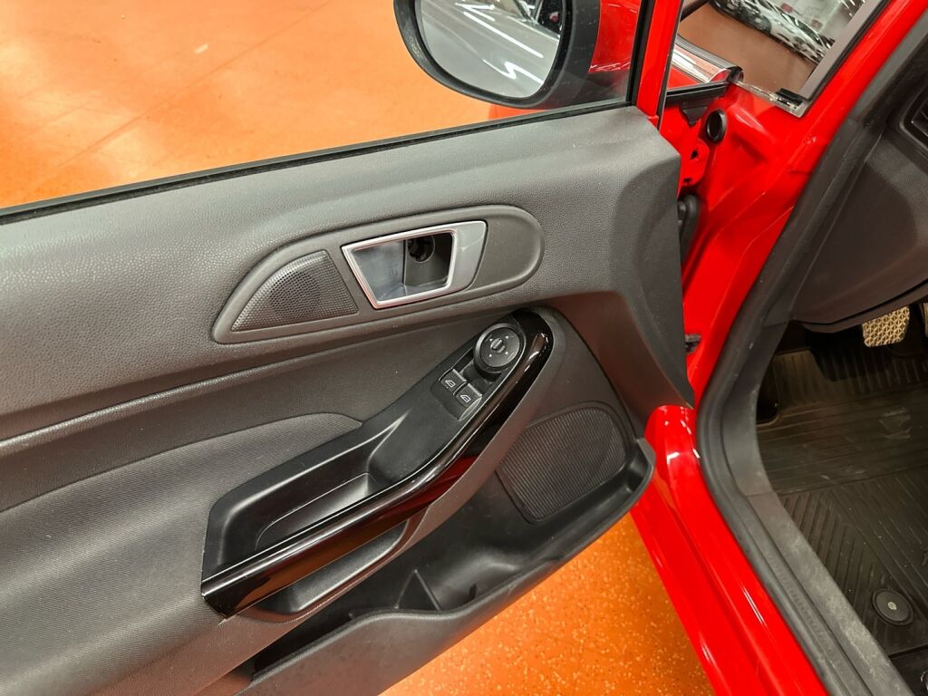 Ford Fiesta 2017 Punainen