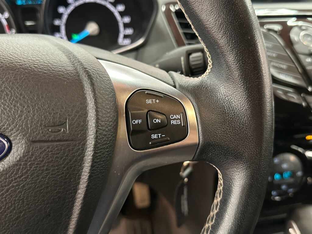 Ford Fiesta 2017 Punainen