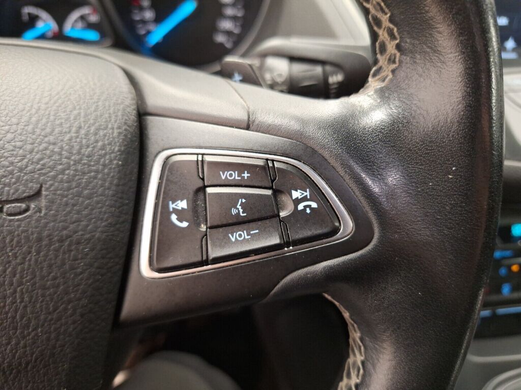 Ford Kuga 2018 Harmaa