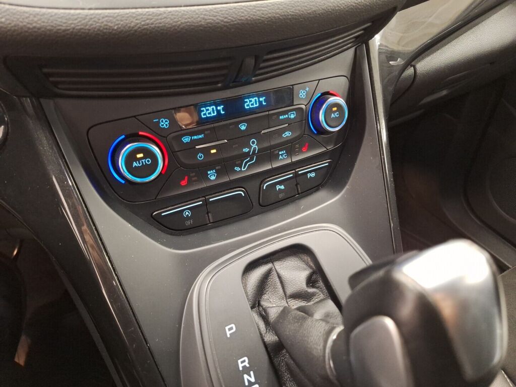 Ford Kuga 2018 Harmaa