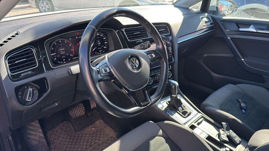 Volkswagen Golf 2018 Valkoinen