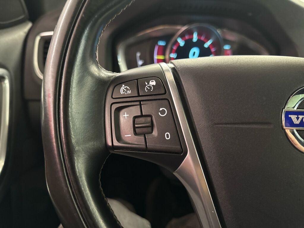 Volvo V60 2014 Musta