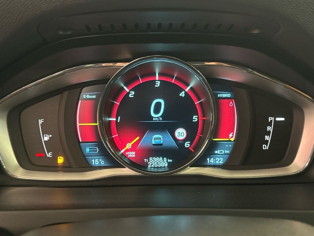 Volvo V60 2014 Musta