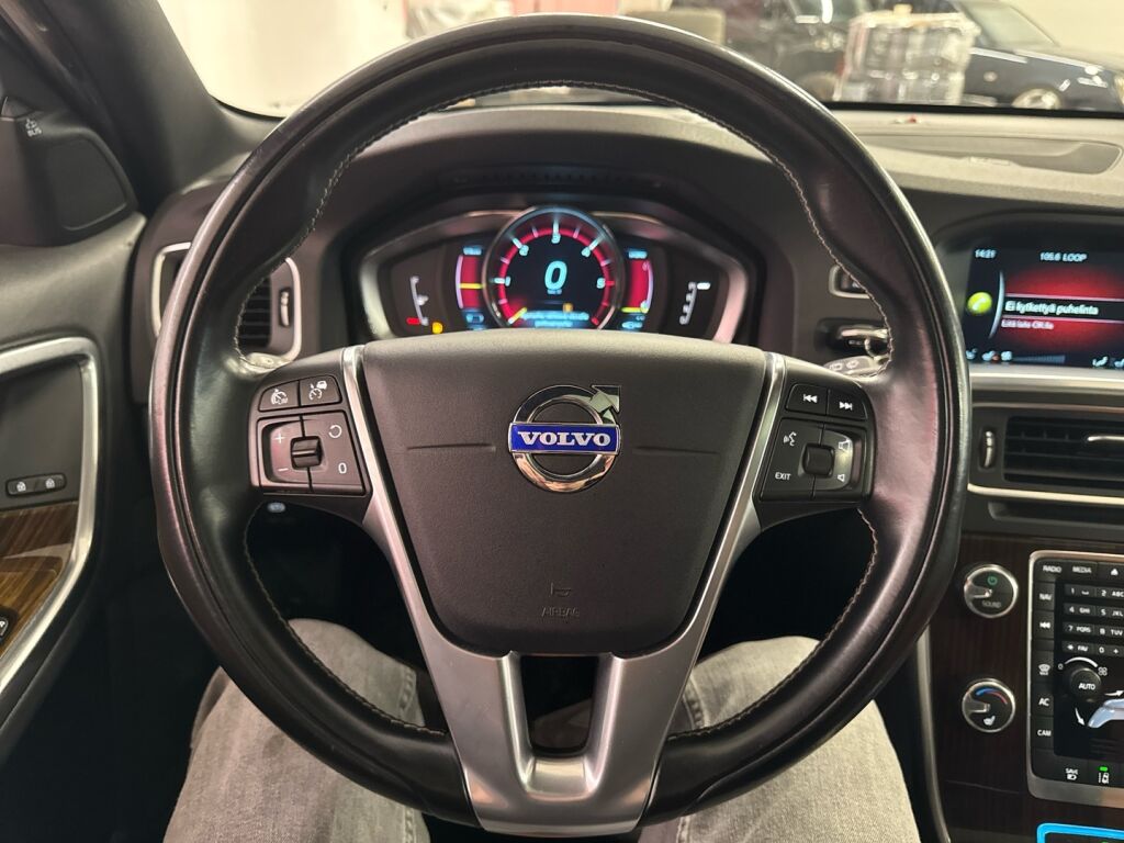 Volvo V60 2014 Musta