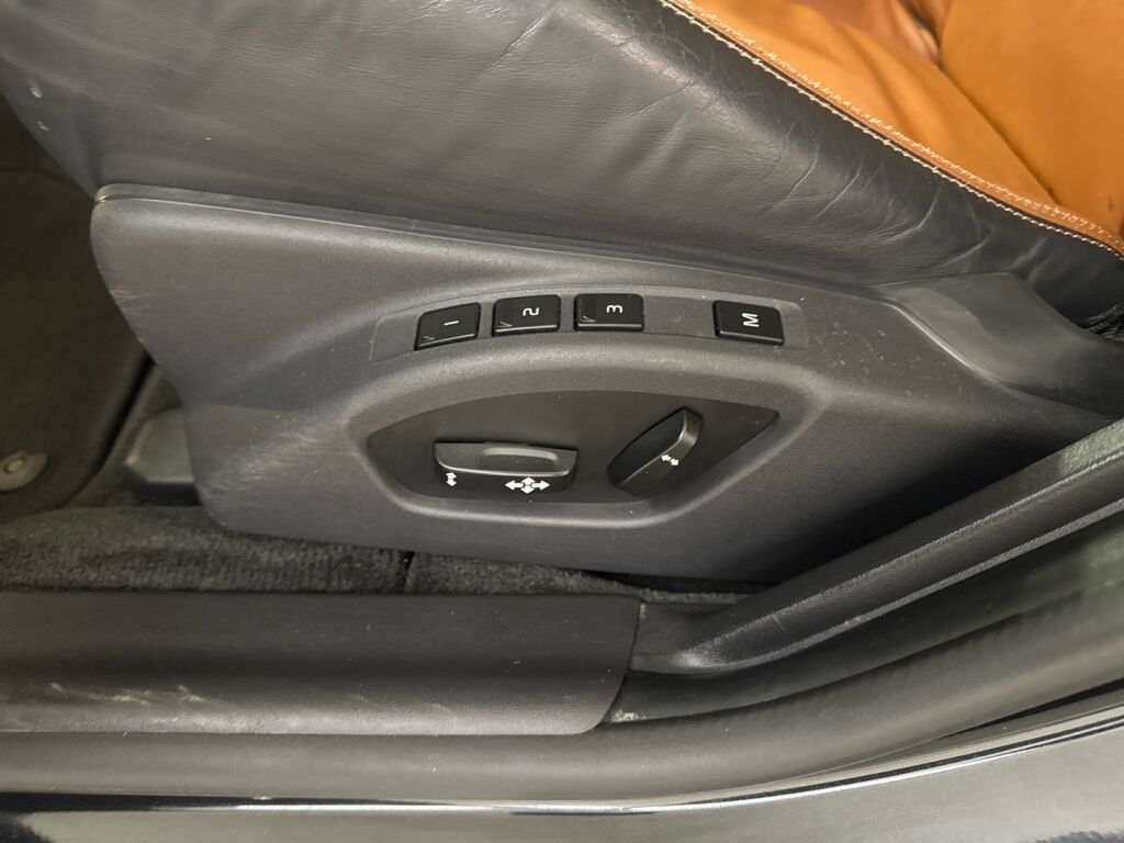 Volvo V60 2014 Musta