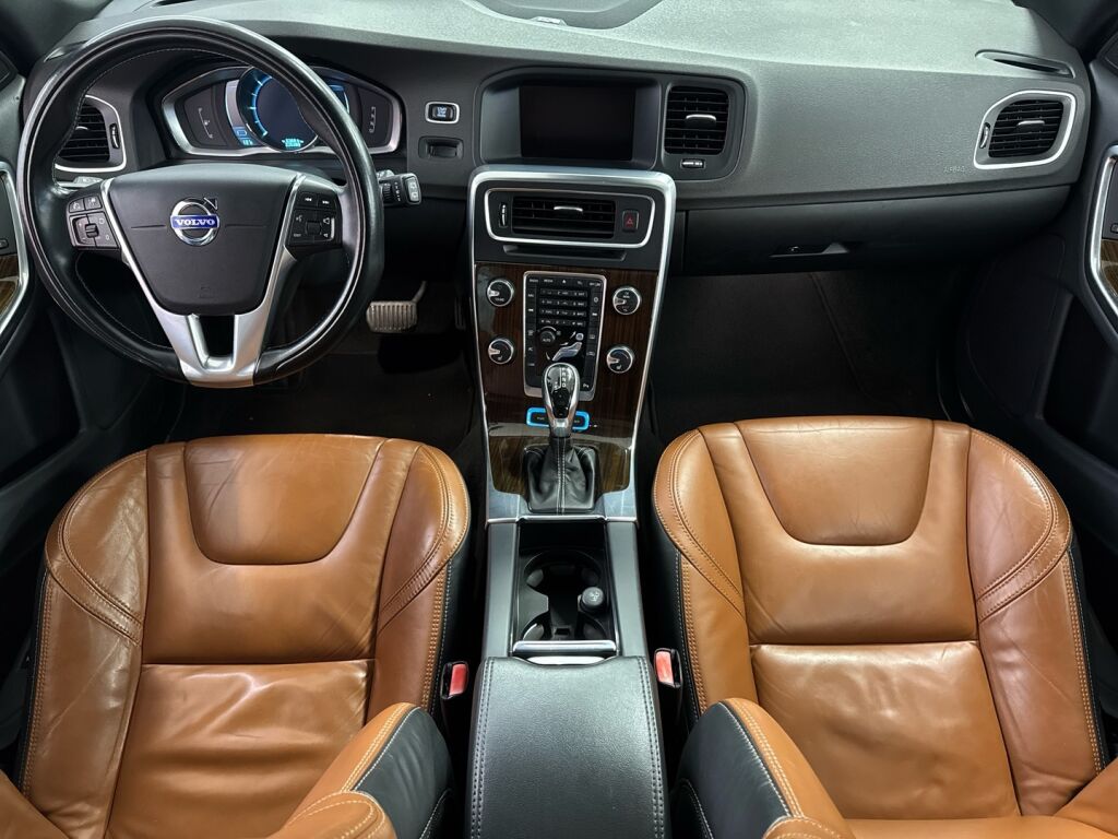 Volvo V60 2014 Musta