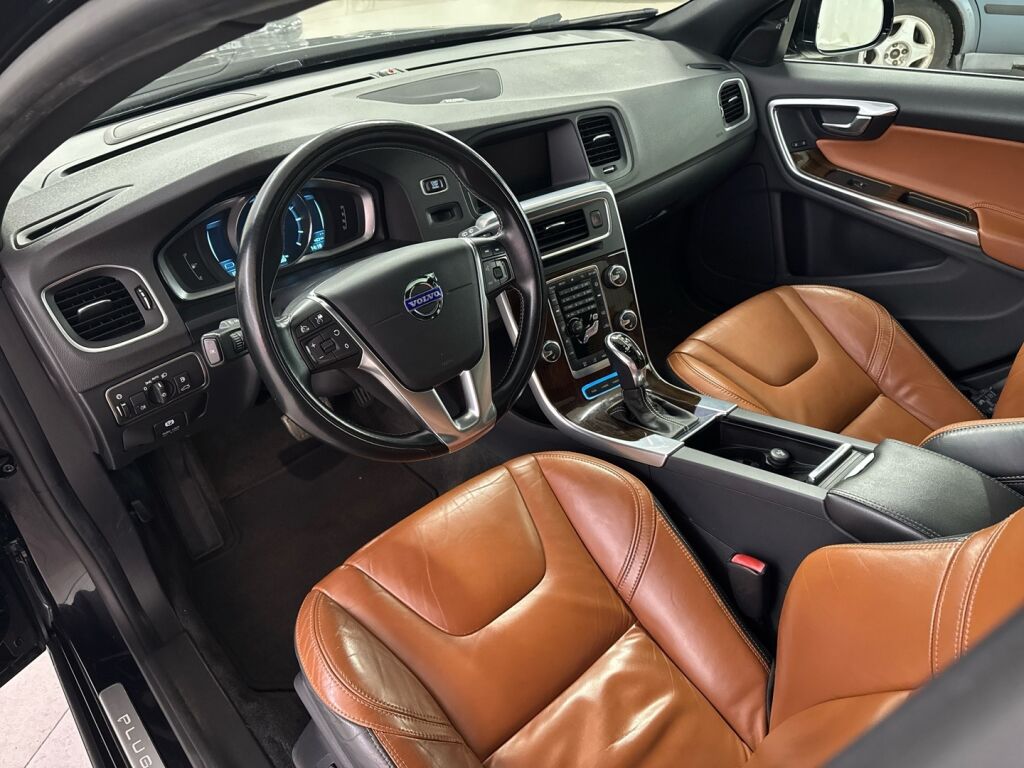 Volvo V60 2014 Musta