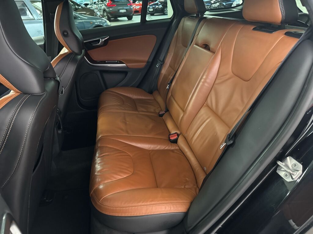 Volvo V60 2014 Musta