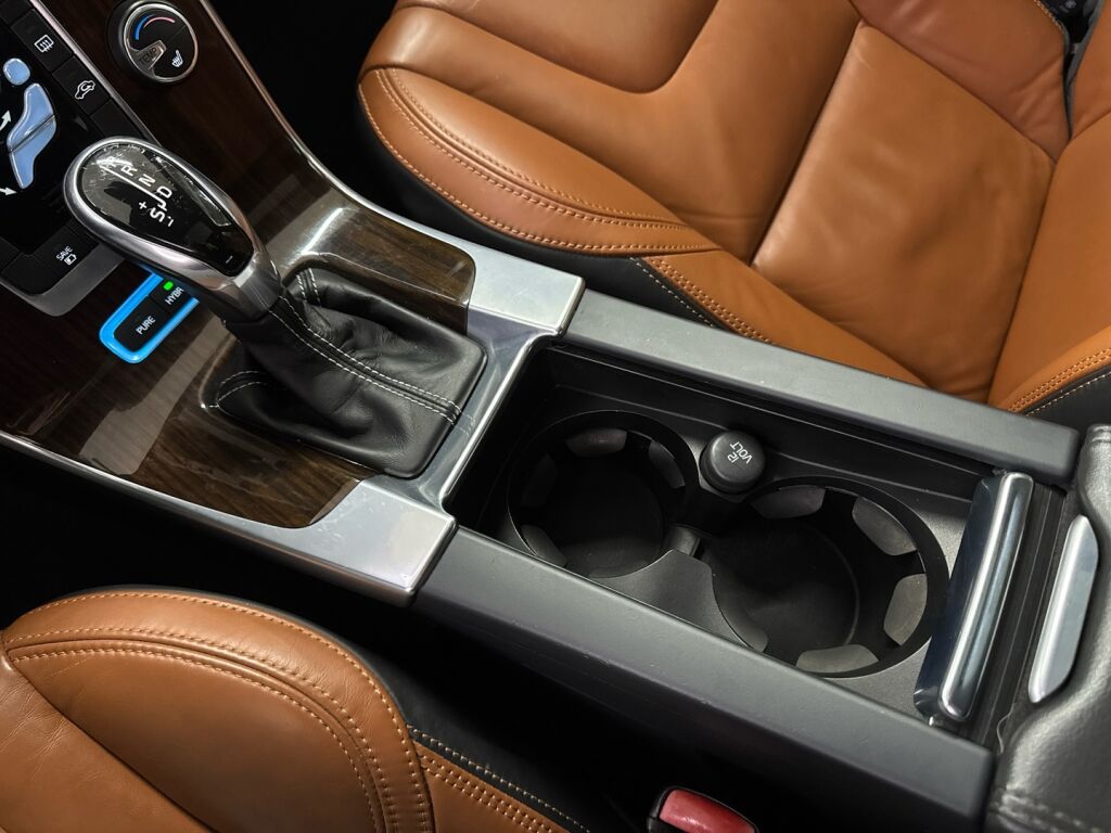 Volvo V60 2014 Musta