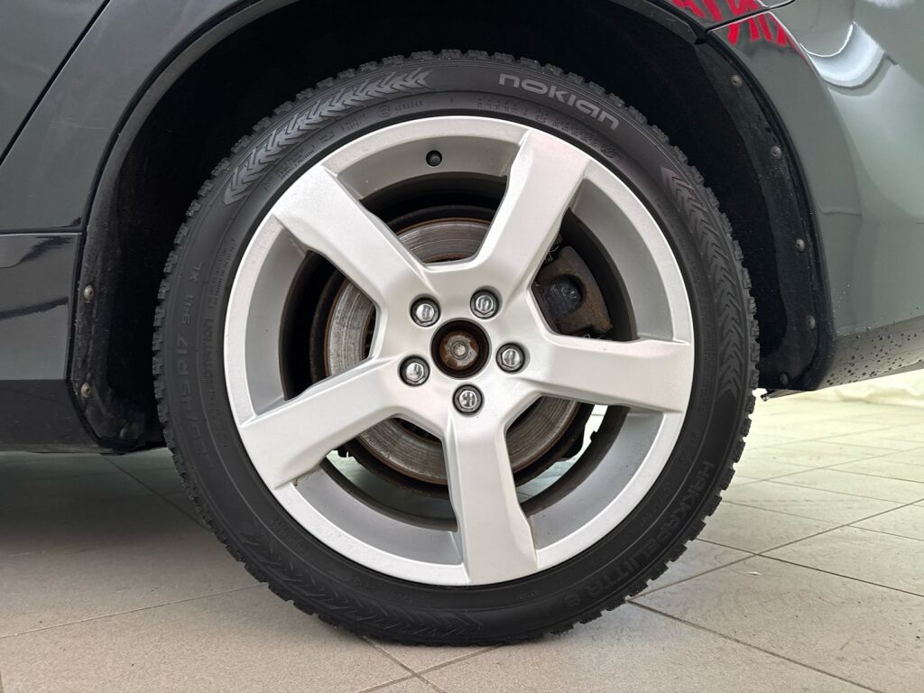 Volvo V60 2014 Musta