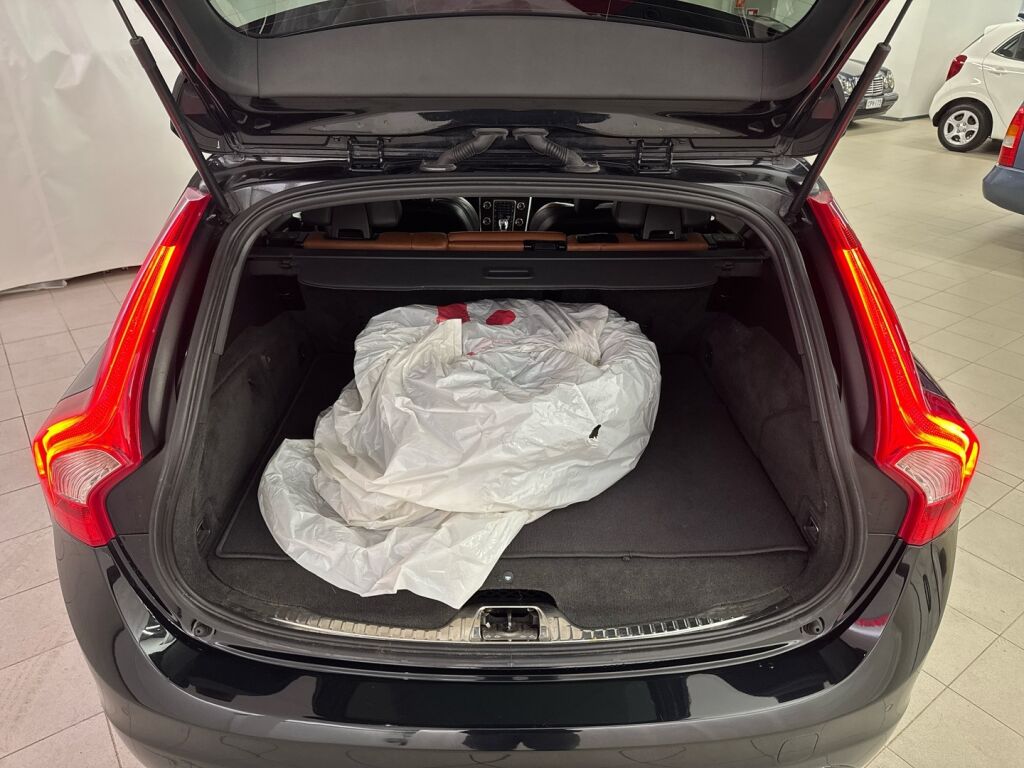 Volvo V60 2014 Musta