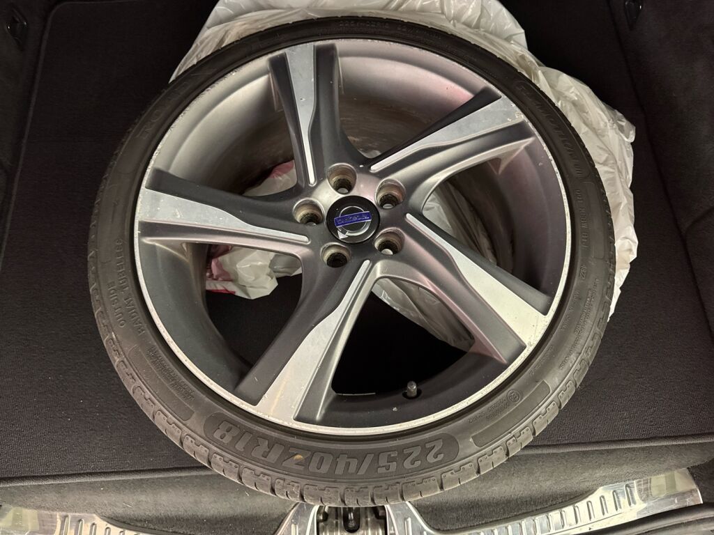 Volvo V60 2014 Musta