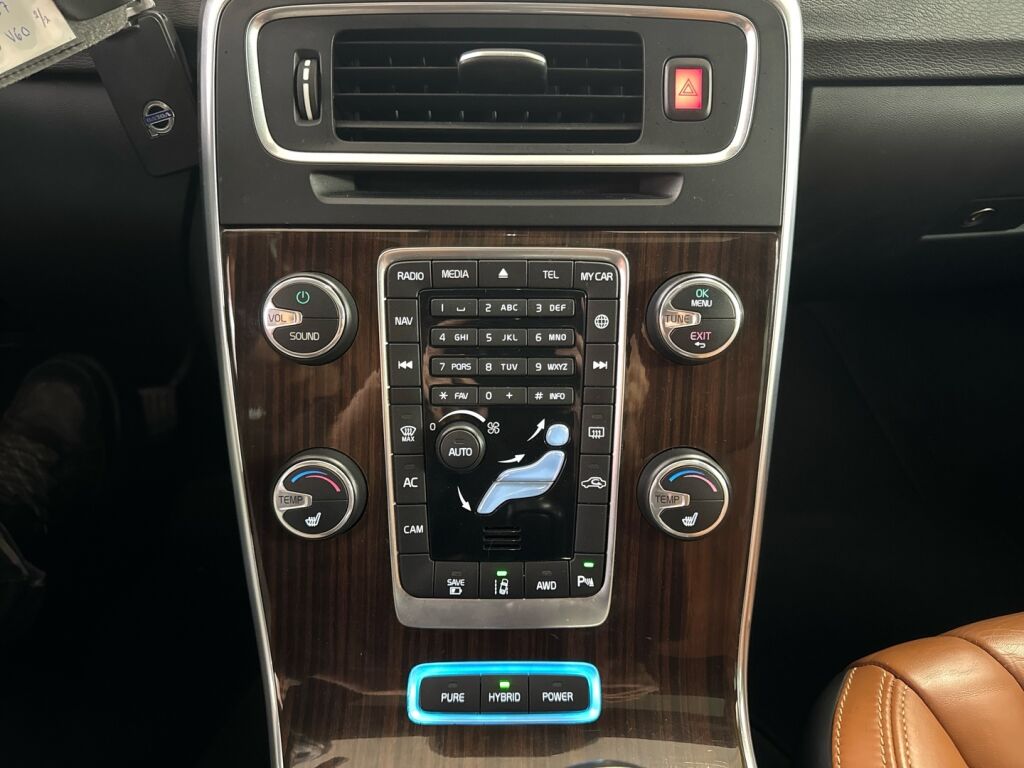 Volvo V60 2014 Musta