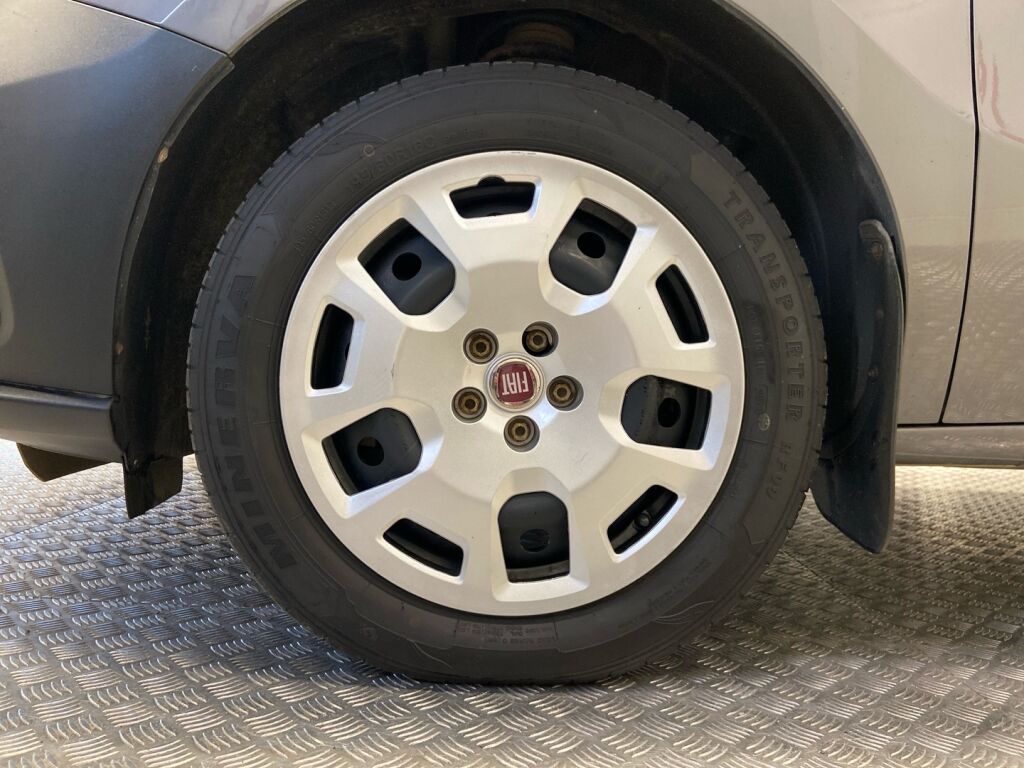 Fiat Doblo 2019 Harmaa