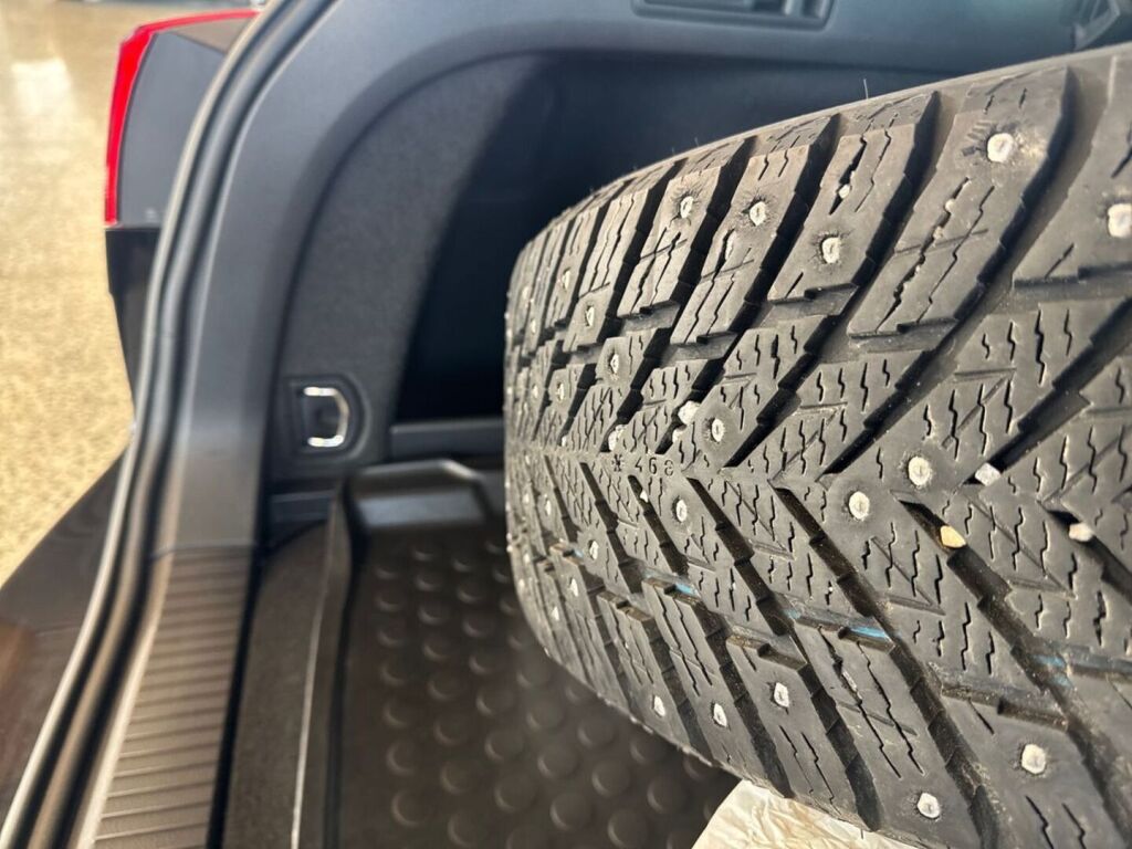 Volkswagen Passat 2018 Metallinhohto Musta