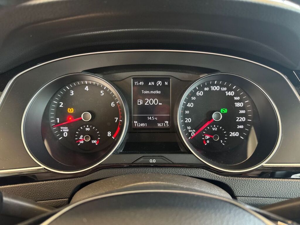 Volkswagen Passat 2018 Metallinhohto Musta