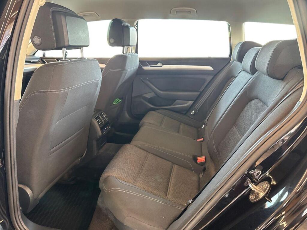 Volkswagen Passat 2018 Metallinhohto Musta