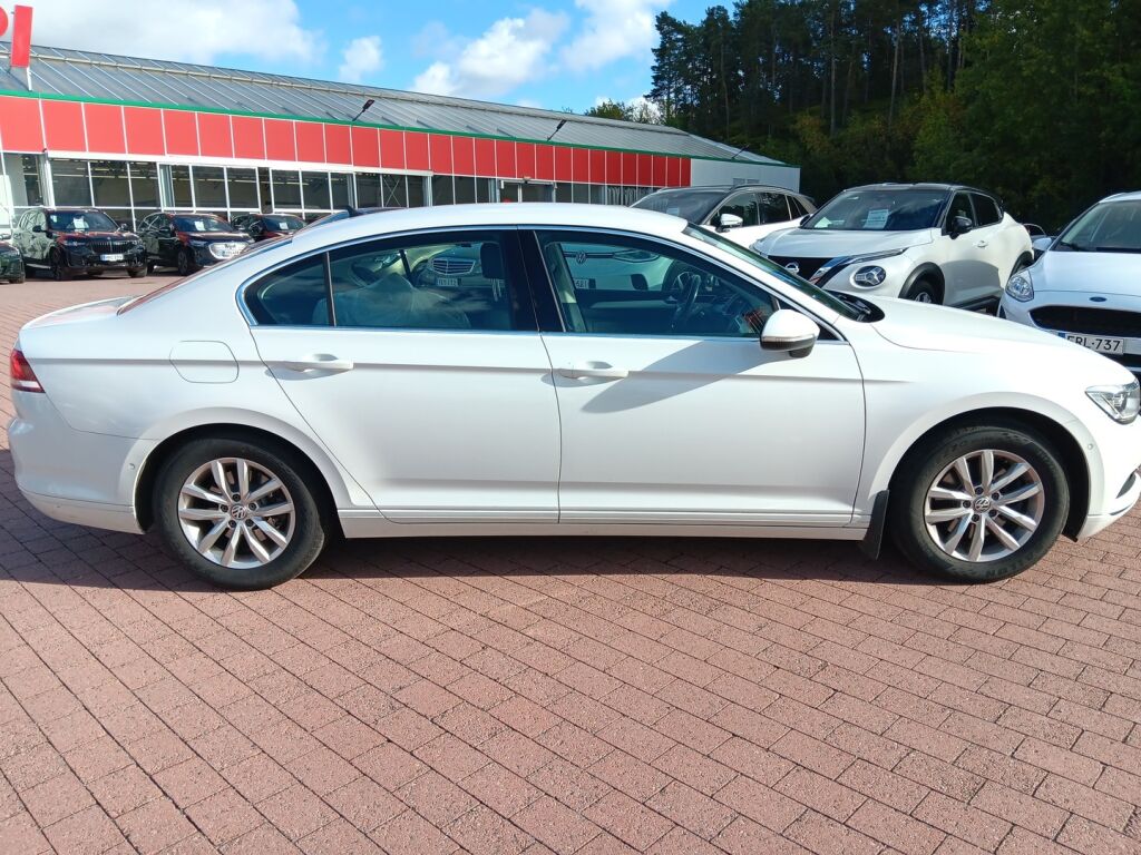 Volkswagen Passat 2018 Valkoinen