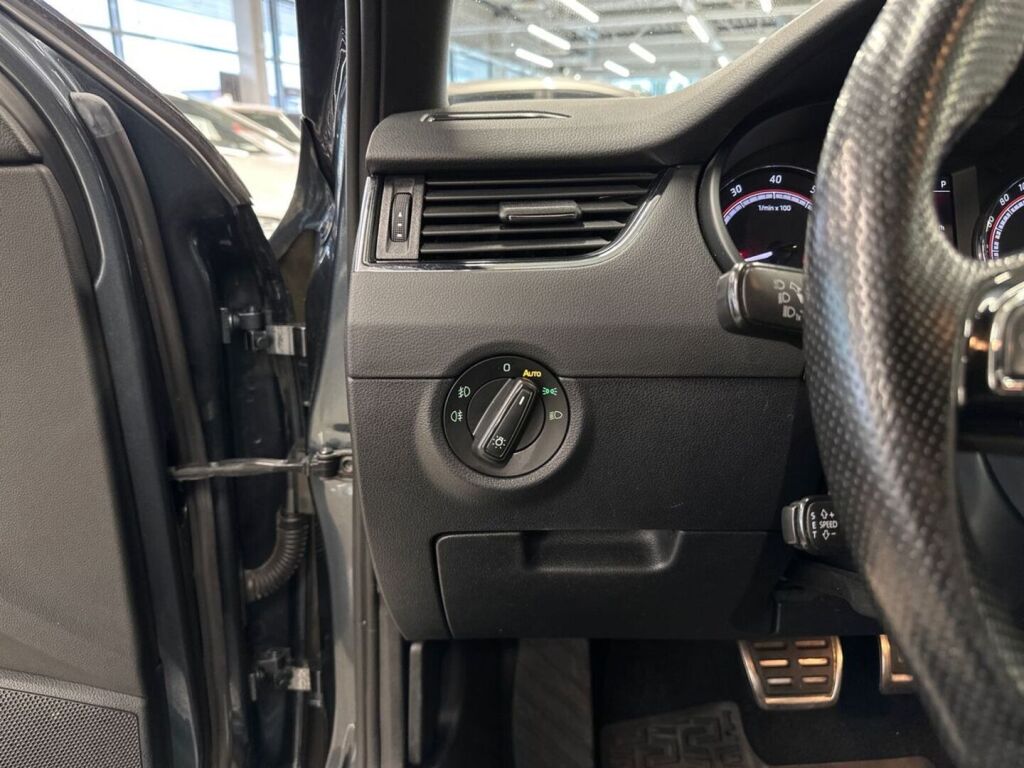 Skoda Octavia 2018 Harmaa