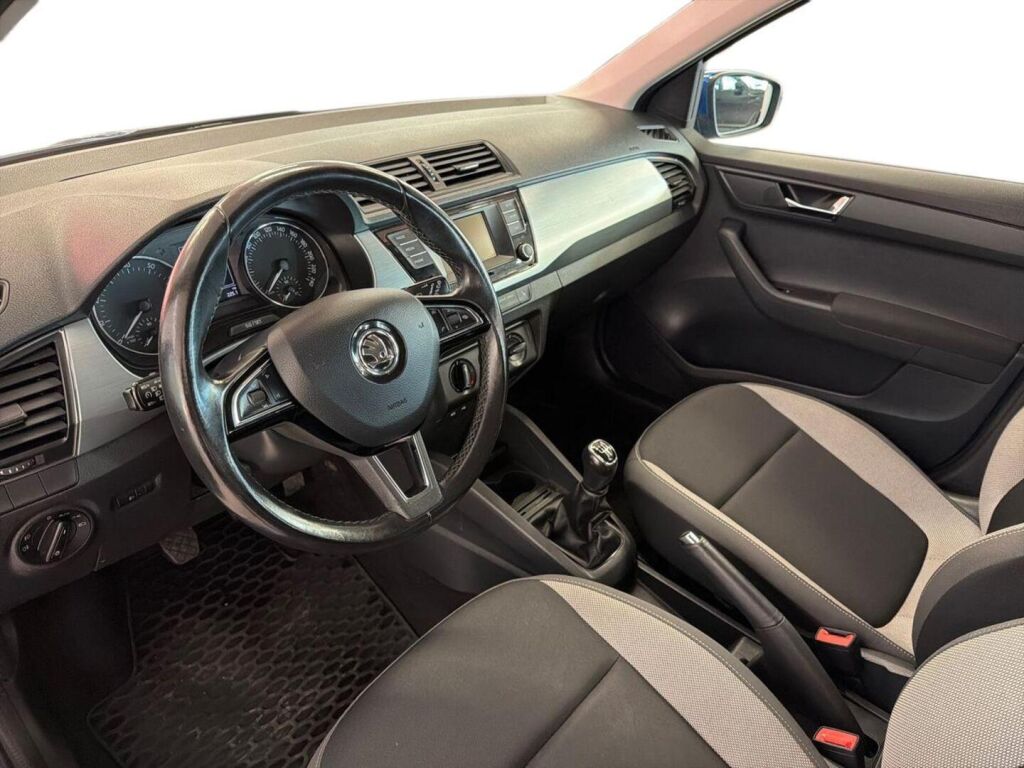 Skoda Fabia 2018 Sininen