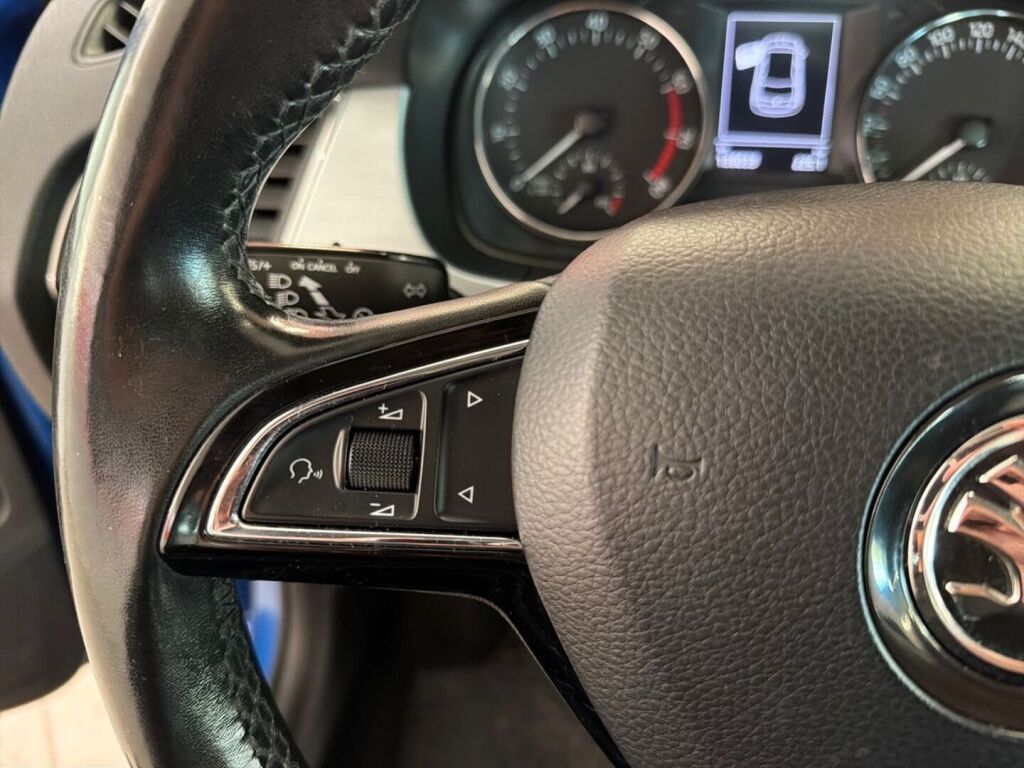 Skoda Fabia 2018 Sininen