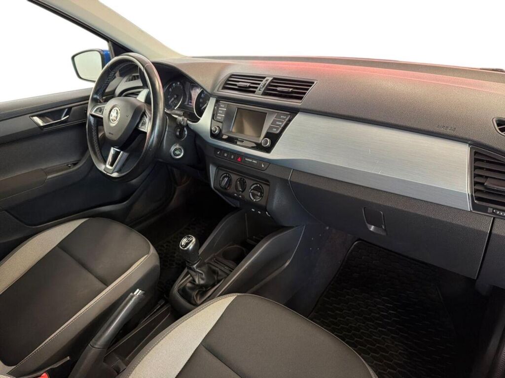 Skoda Fabia 2018 Sininen