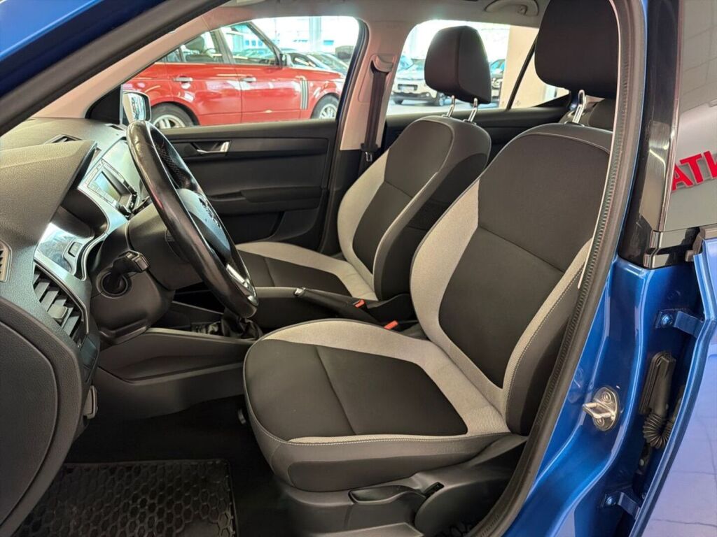 Skoda Fabia 2018 Sininen