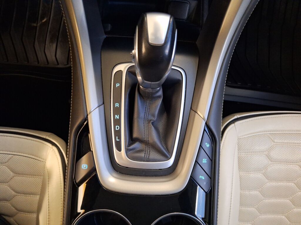 Ford Mondeo Vignale 2018 Valkoinen