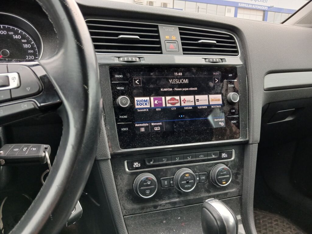 Volkswagen Golf 2018 Punainen