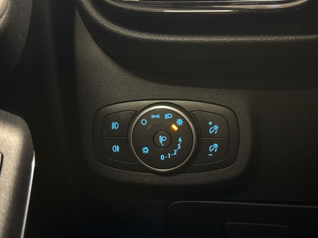 Ford Fiesta 2018 Valkoinen