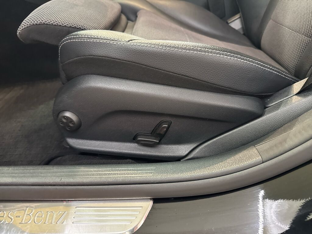 Mercedes-Benz C 2015 Musta