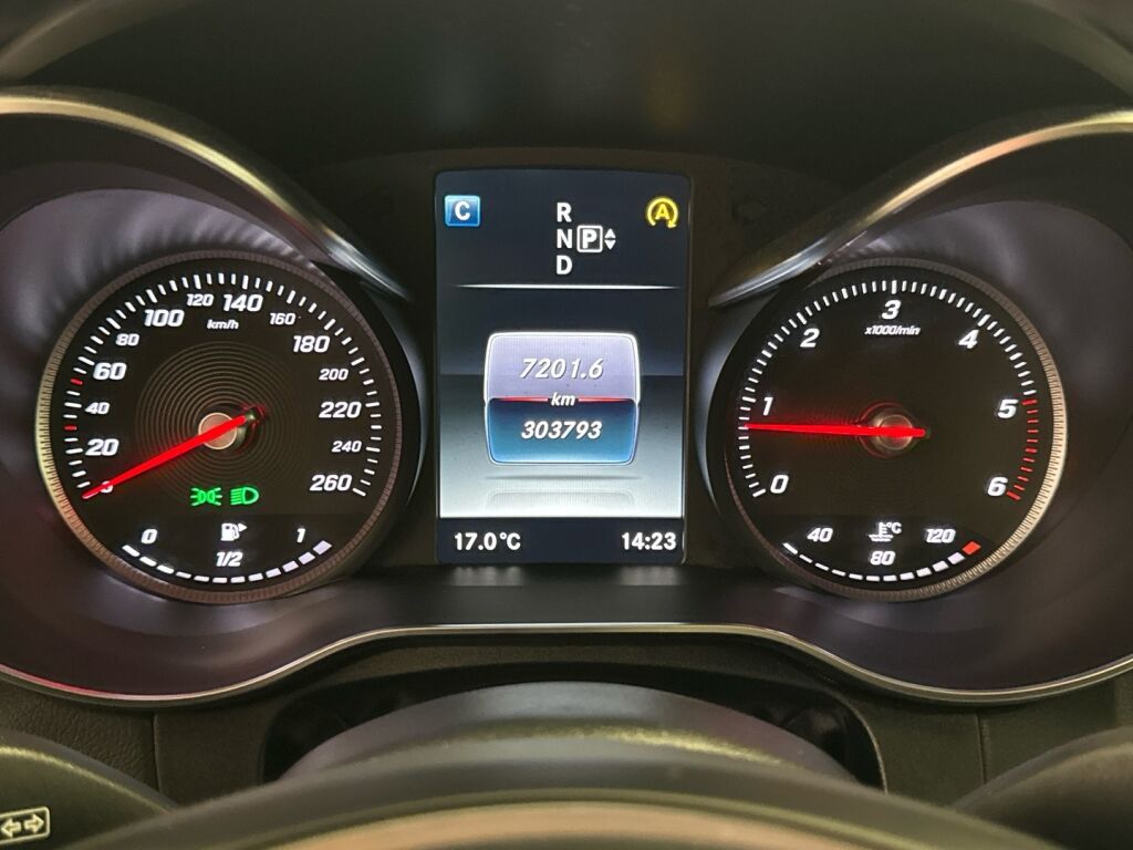 Mercedes-Benz C 2015 Musta