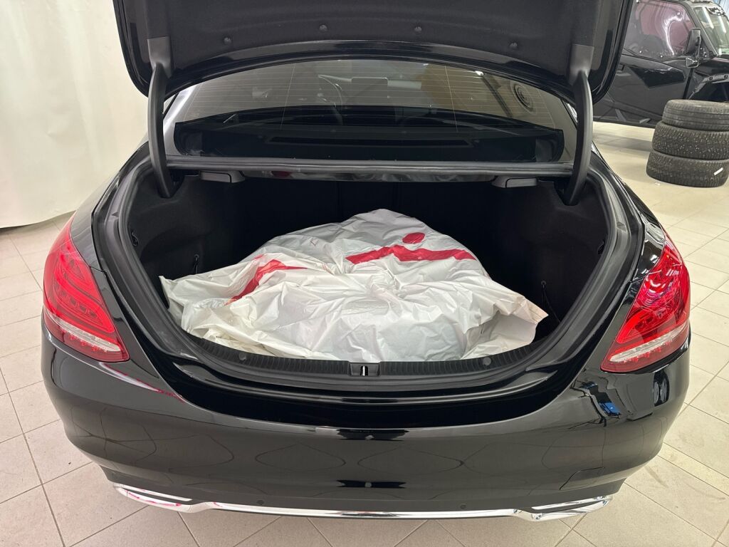 Mercedes-Benz C 2015 Musta