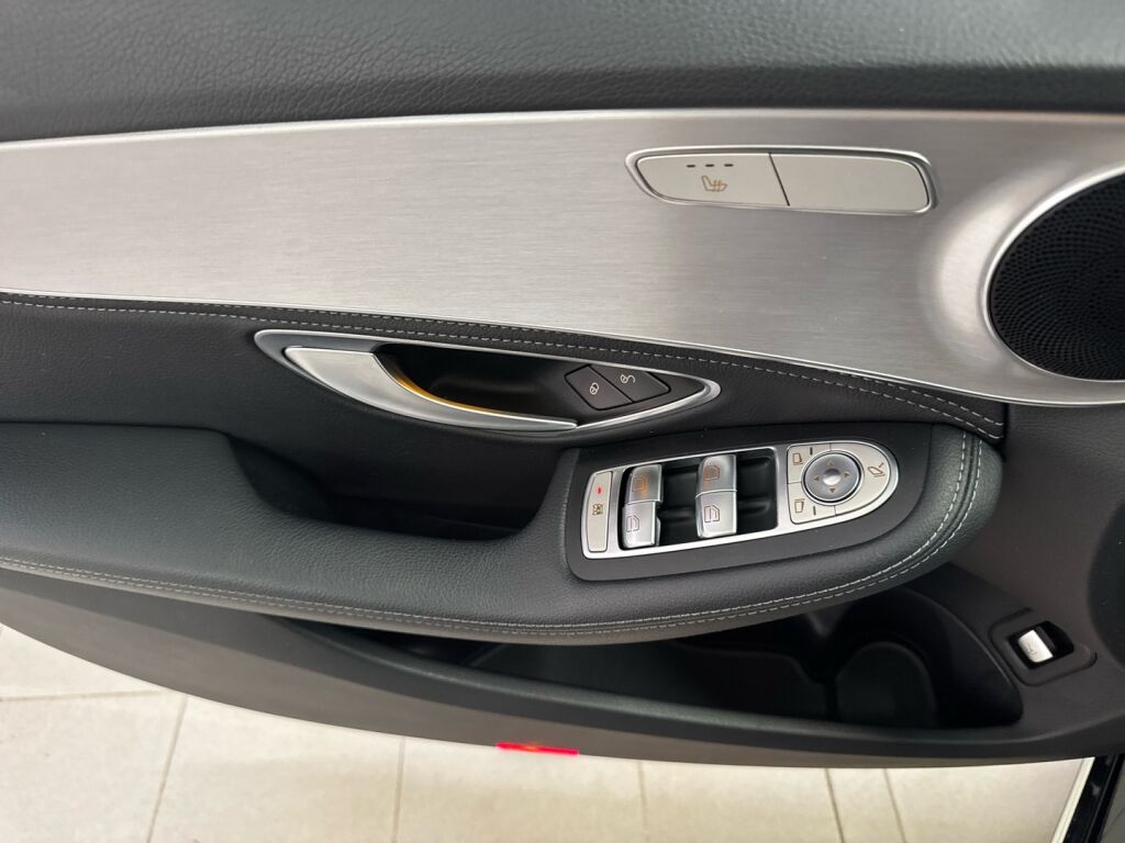 Mercedes-Benz C 2015 Musta