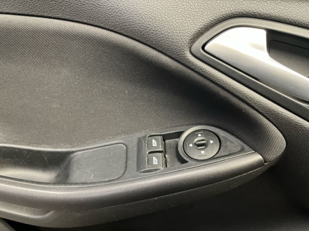 Ford Focus 2018 Harmaa