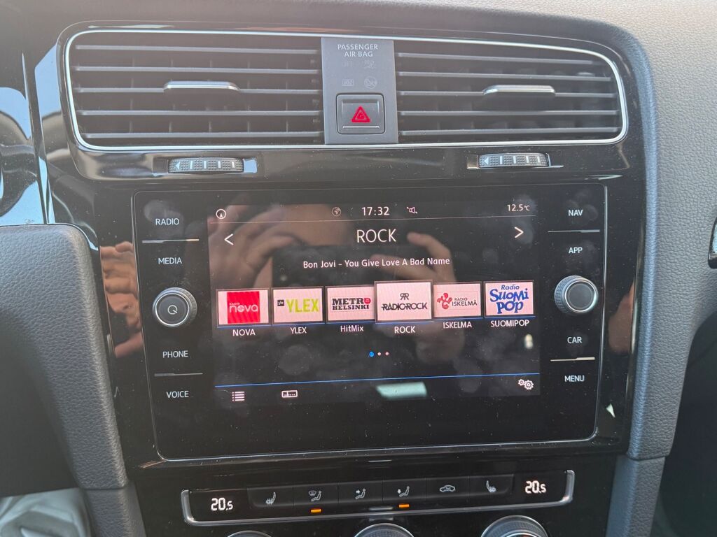 Volkswagen Golf 2018 Keltainen
