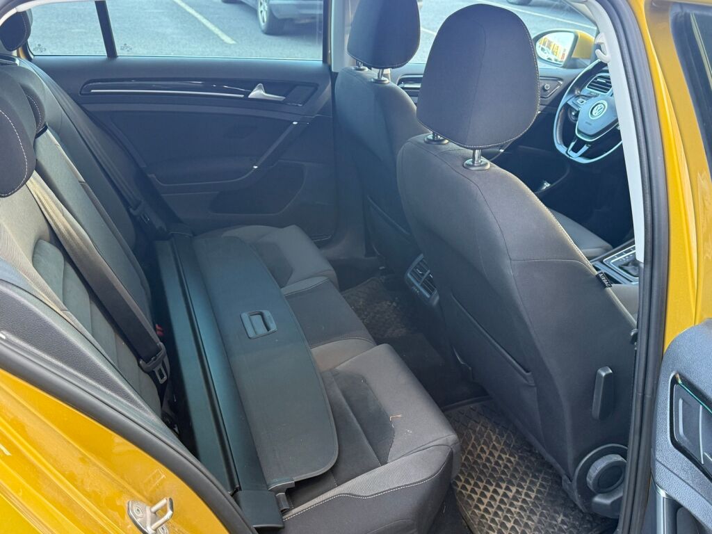 Volkswagen Golf 2018 Keltainen