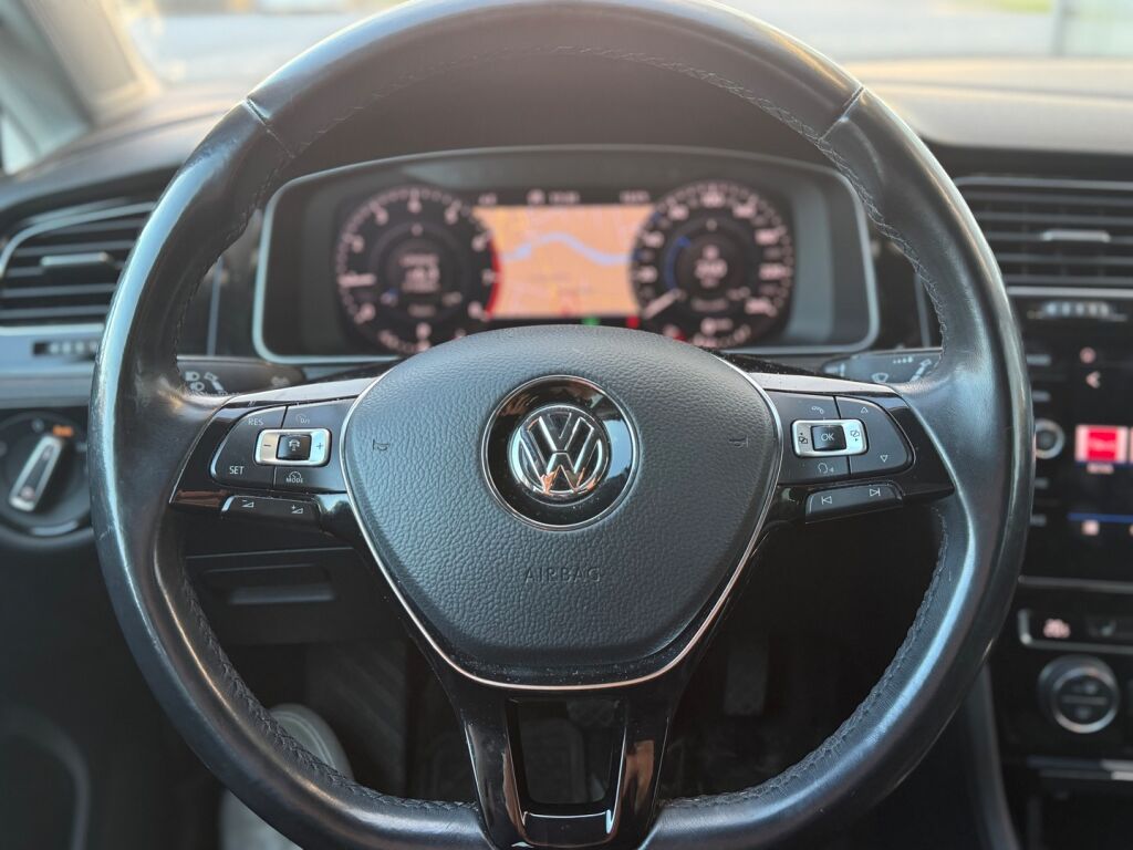 Volkswagen Golf 2018 Keltainen