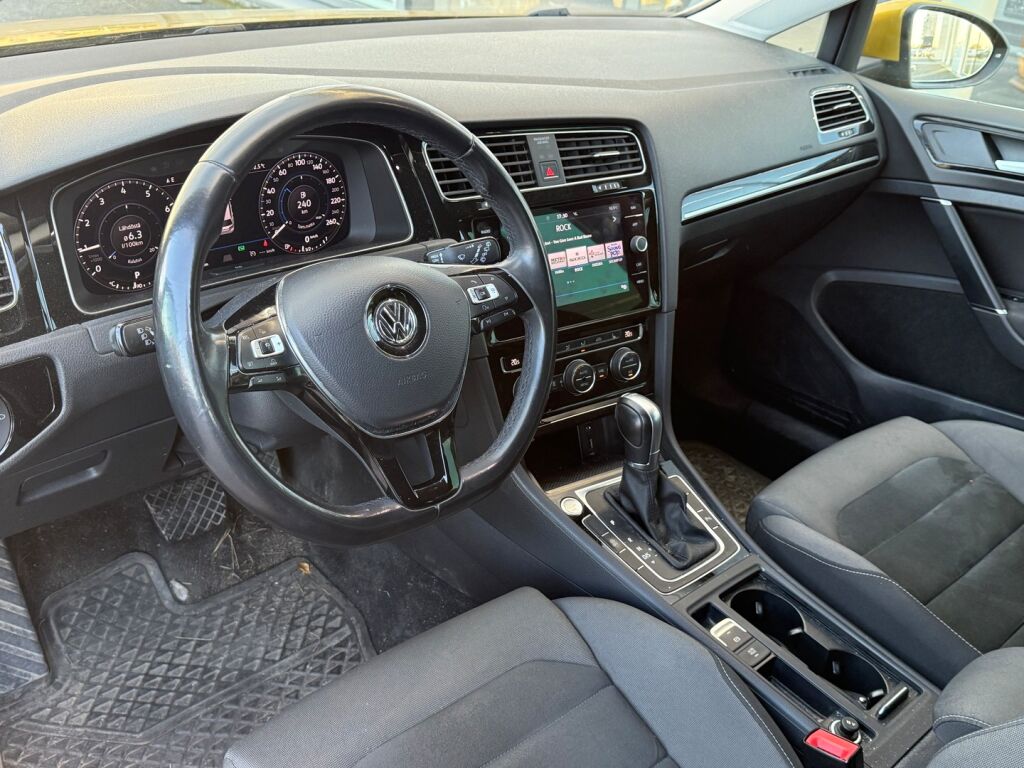 Volkswagen Golf 2018 Keltainen