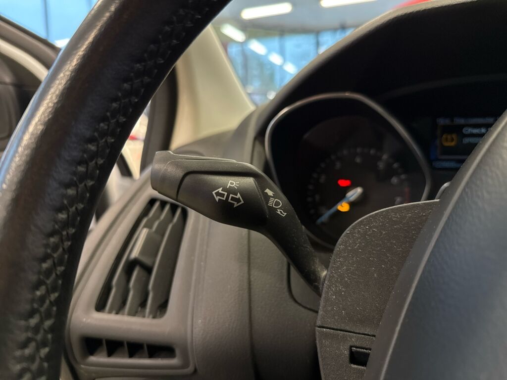 Ford Focus 2018 Valkoinen