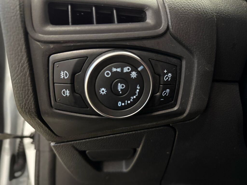 Ford Focus 2018 Valkoinen