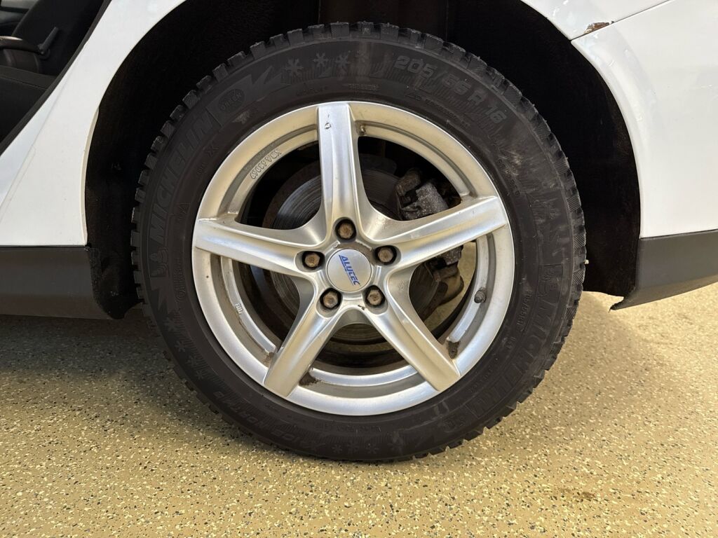 Ford Focus 2018 Valkoinen