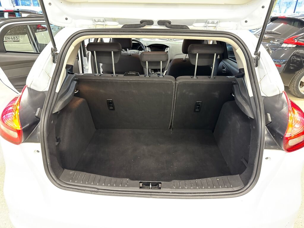 Ford Focus 2018 Valkoinen