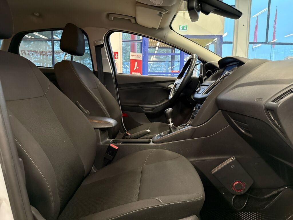 Ford Focus 2018 Valkoinen