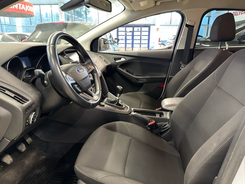 Ford Focus 2018 Valkoinen