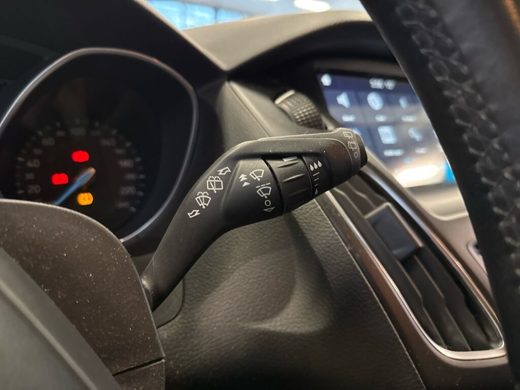 Ford Focus 2018 Valkoinen