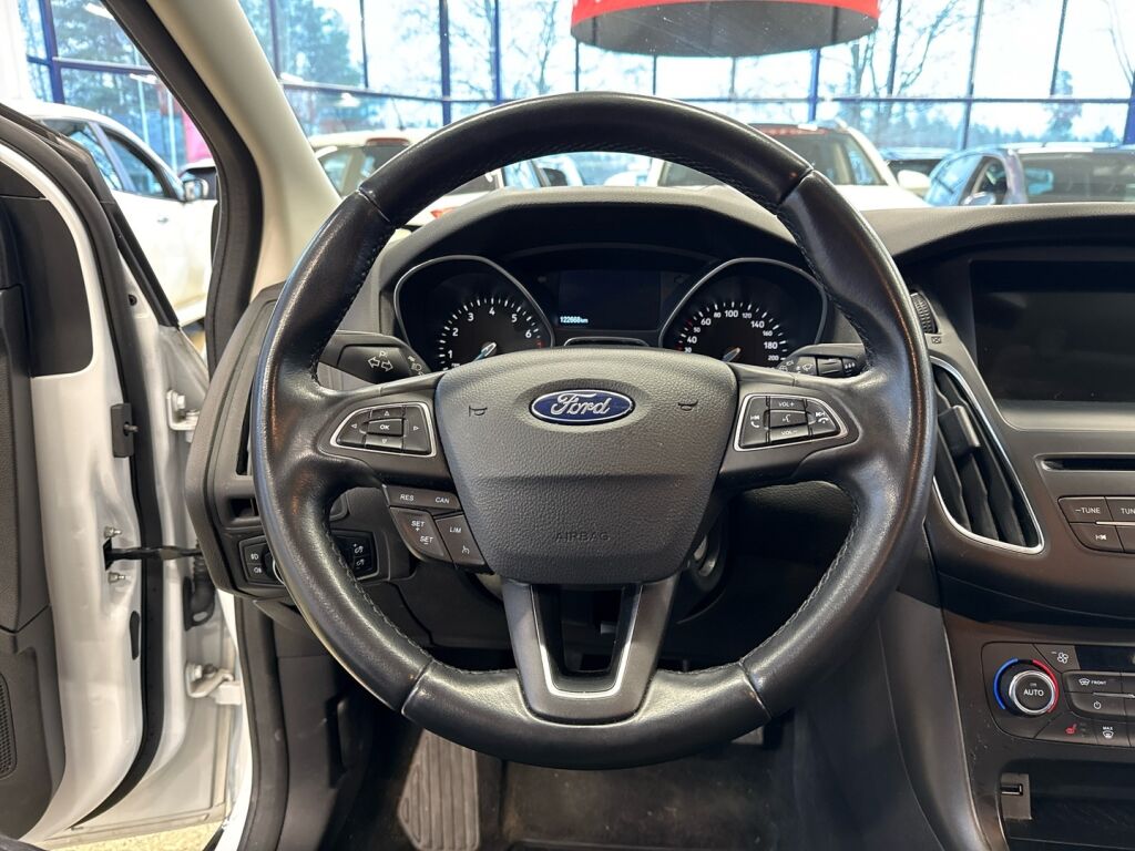 Ford Focus 2018 Valkoinen