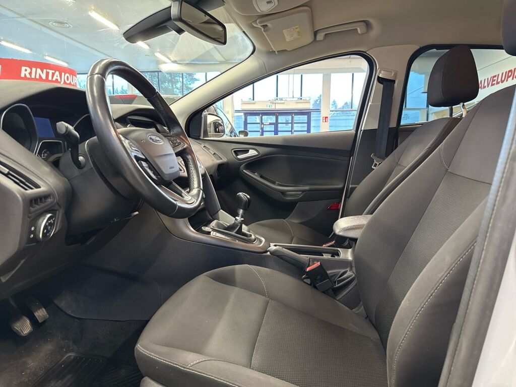 Ford Focus 2018 Valkoinen
